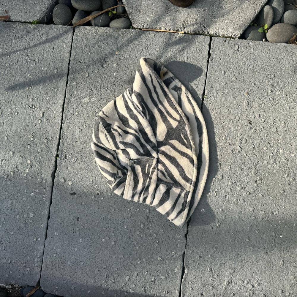 Lack Of Color Zebra Pattern Hat